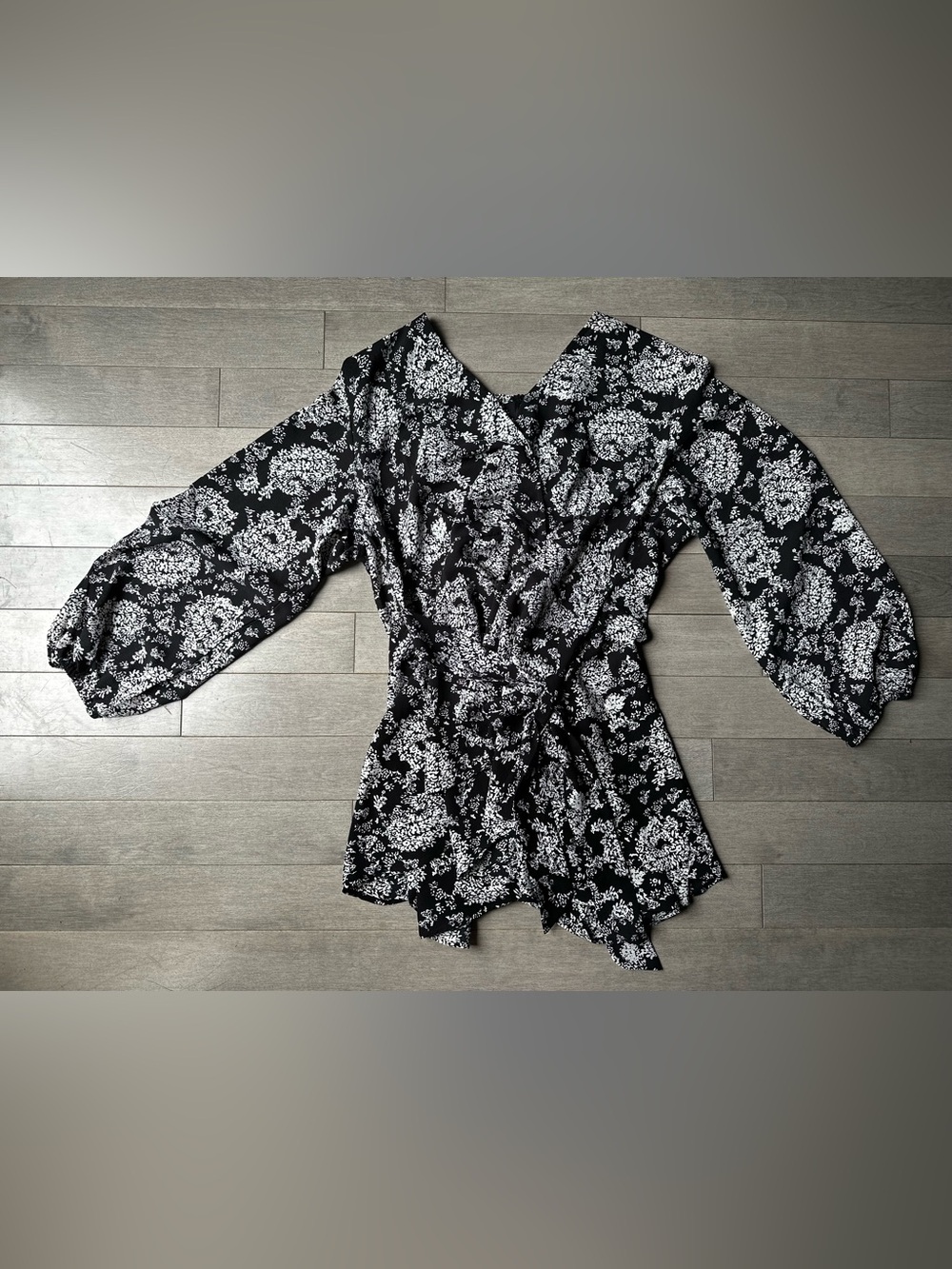 Women’s Black And White Floral Summer V Neck Waist Tie Romper Jumpsuit Ruffle 1X